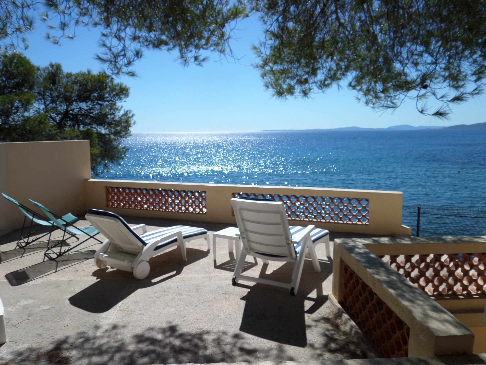 offres locations vacances VILLA PIEDS DANS L'EAU à SAINT RAPHAEL AVEC